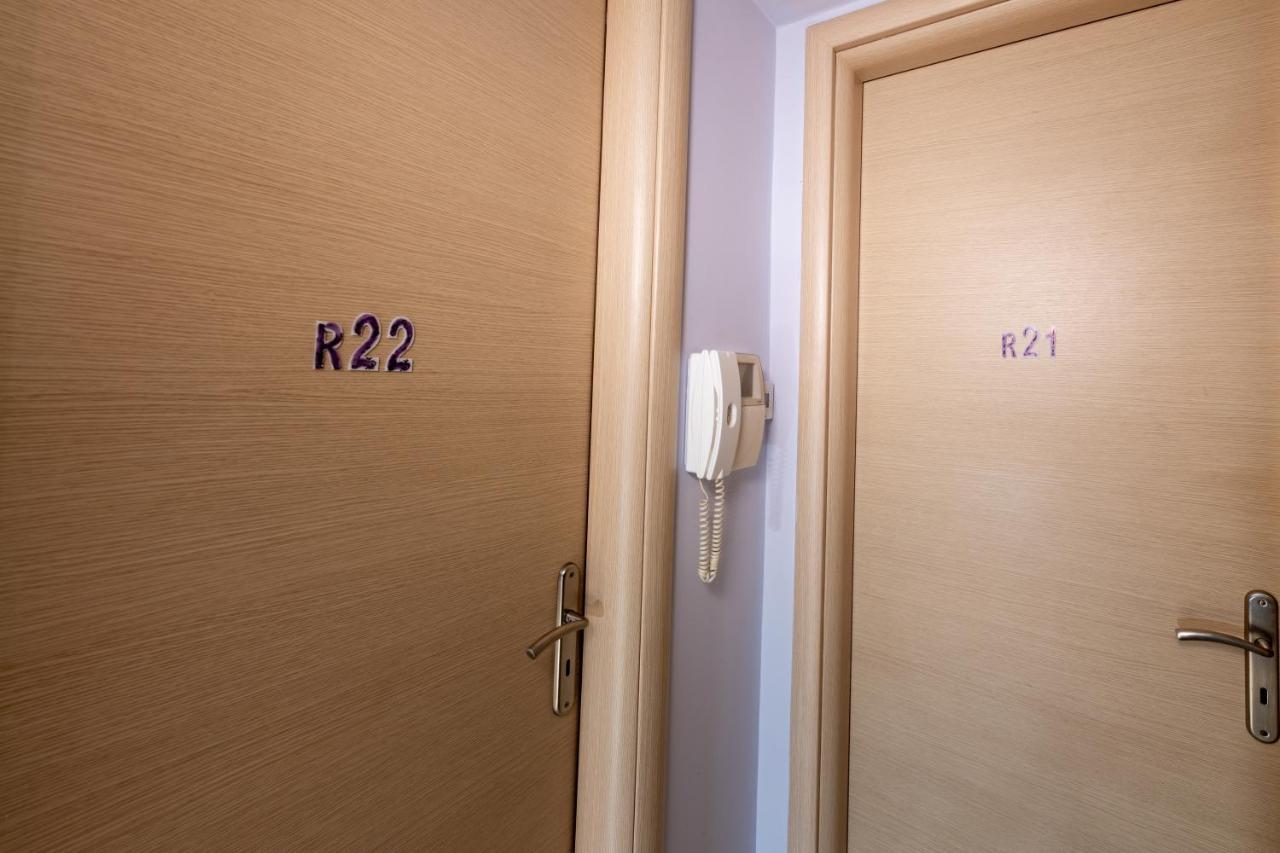 A&J Apartments Or Rooms Athens Airport Markópoulon Buitenkant foto